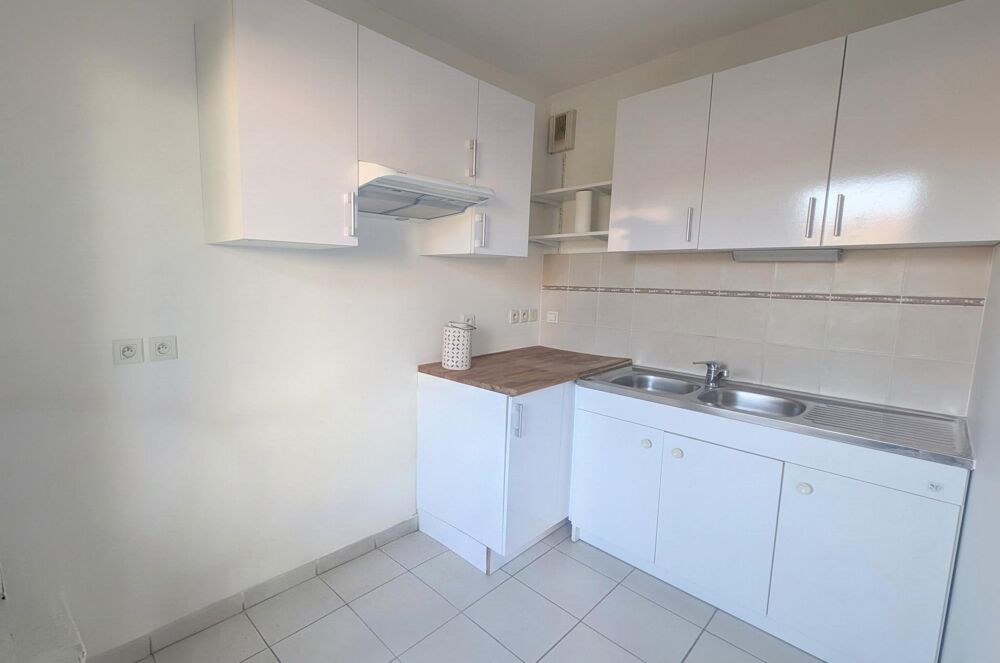 Appartement lumineux en rez-de-jardin avec place de parking