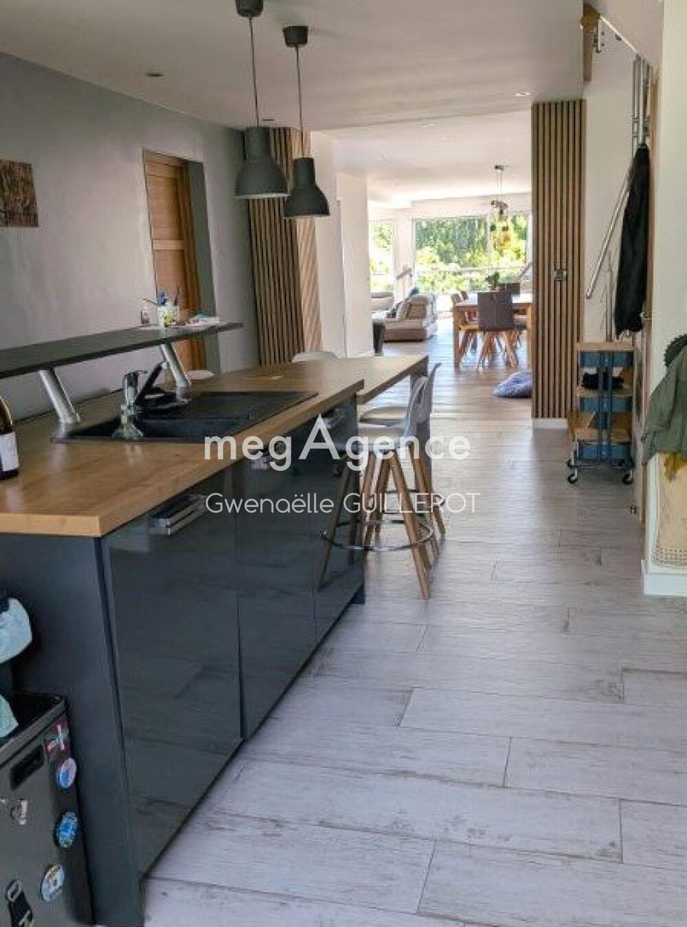 Belle contemporaine à deux pas du bourg et des plages