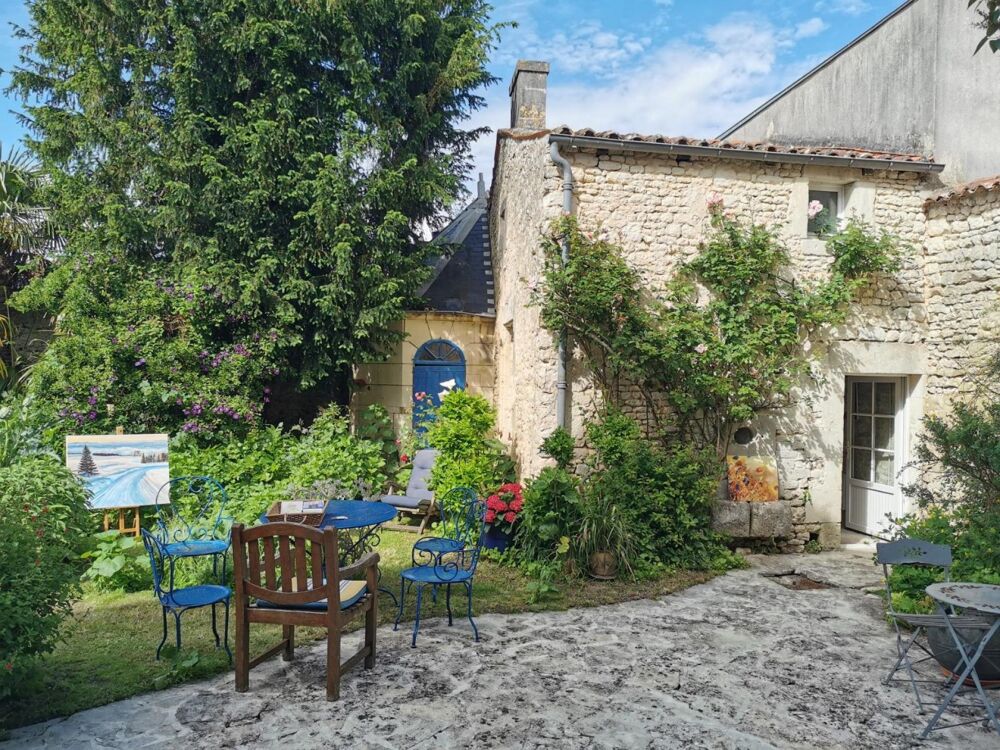CENTRE VILLE SAINT JEAN D'ANGELY