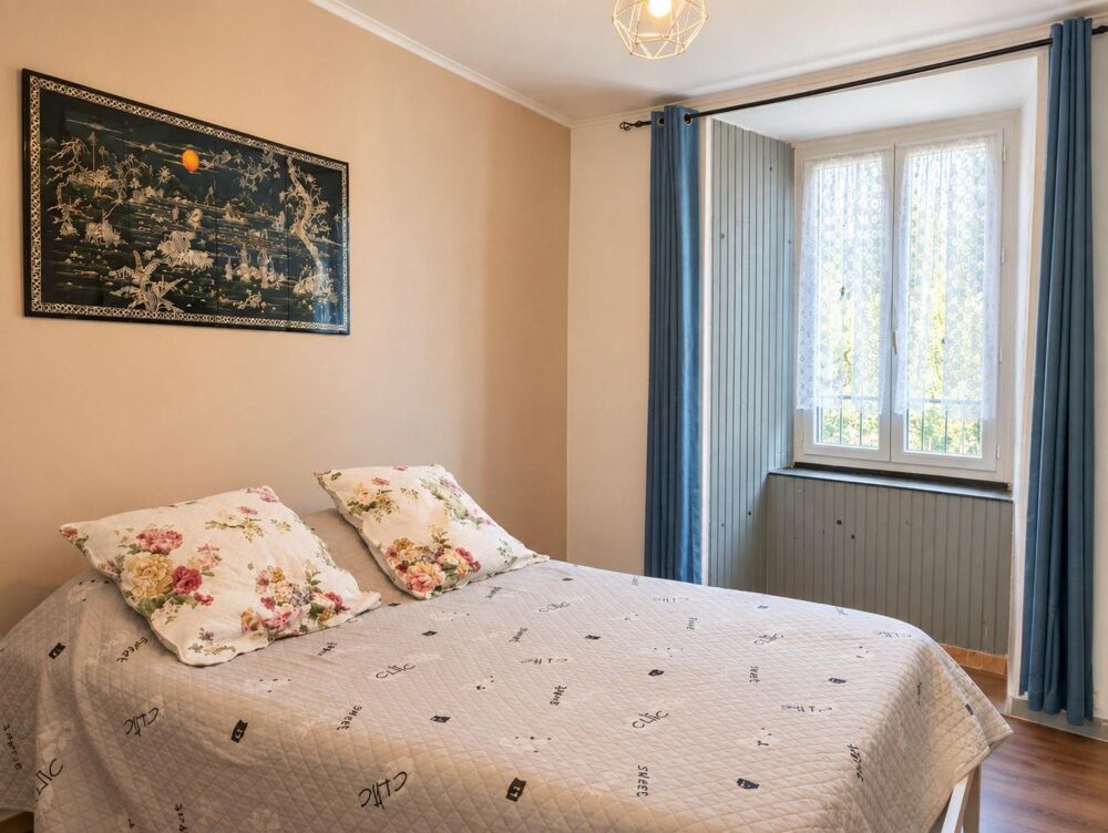Maison avec jardin  2 chambres  calme + proche rivière