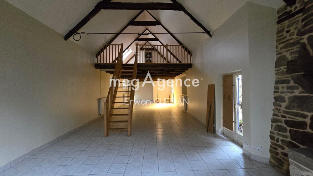 Propriété au calme , dépendances avec terrain 10 000 m²
