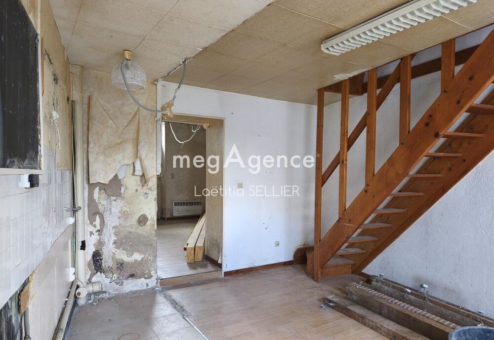 Maison à rénover avec terrasse à Montluçon
