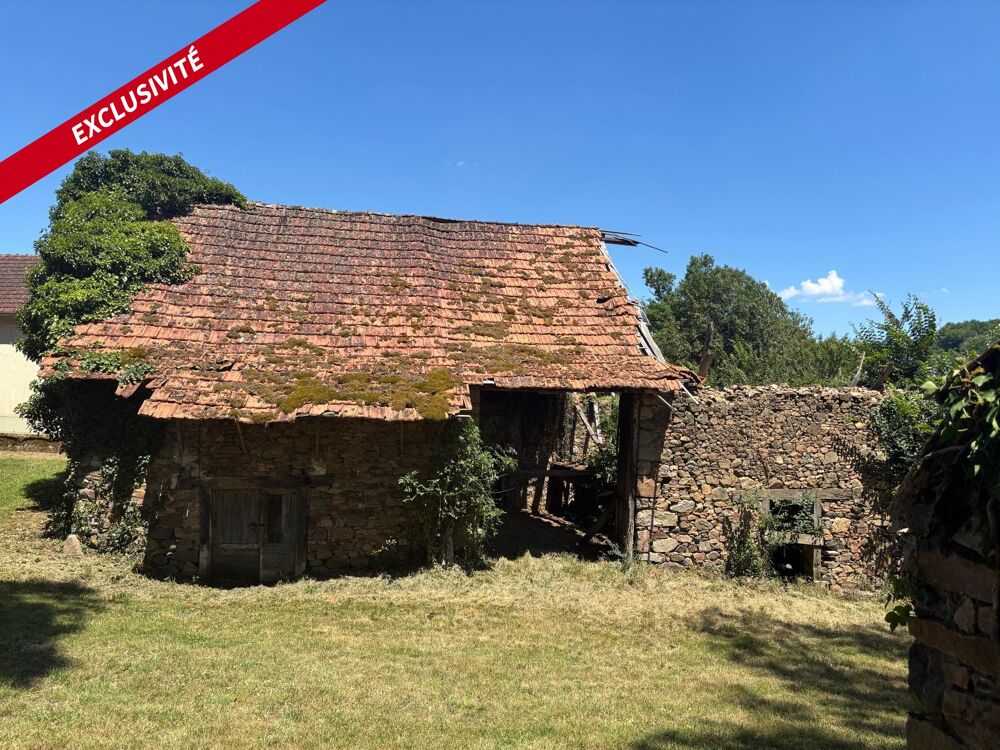 Fermette à restaurer sur 26878 m² de terrain avec cours d'eau