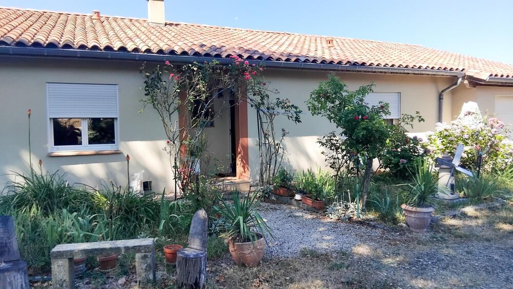 Vente Maison Située à Saint-André (31420), cette maison traditionnelle offre un cadre de vie paisible au cœur d'un village dynamique. Proche Saint-andre