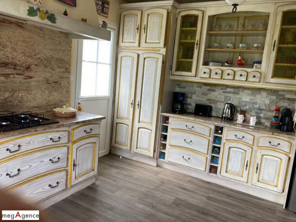 Maison 130 m², 3 chambres, bureau + sous sol, puits sur 3812 m² clos.