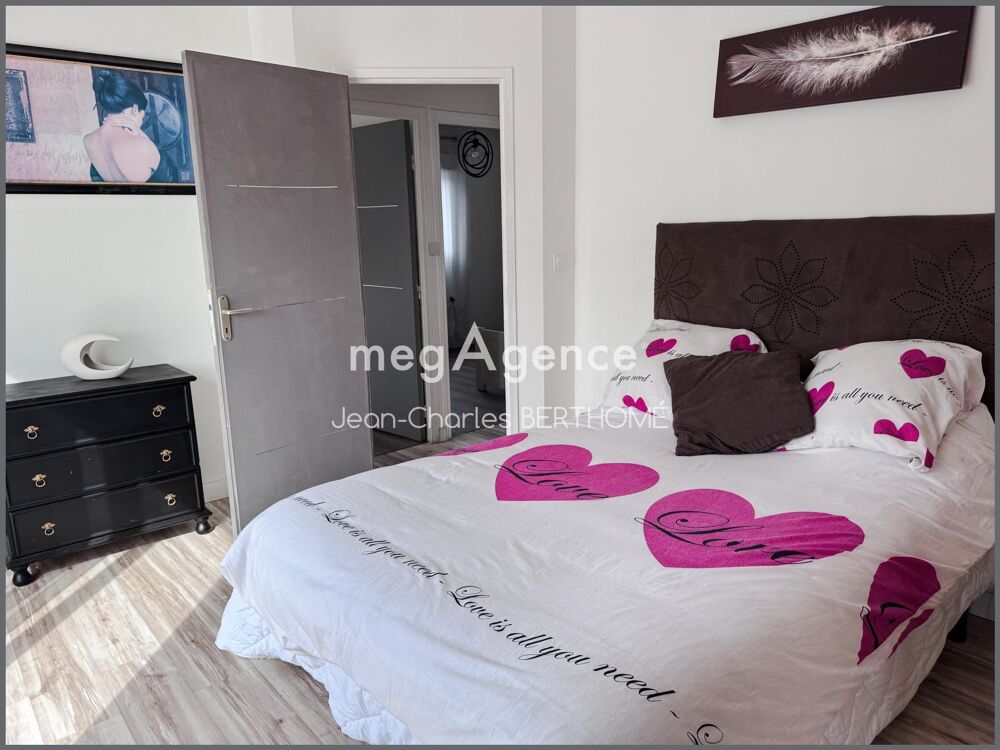 Proche toutes commodités, Maison de 110m2 habitable entièrement rénovée, 3 chambres, jardin, terrasse.