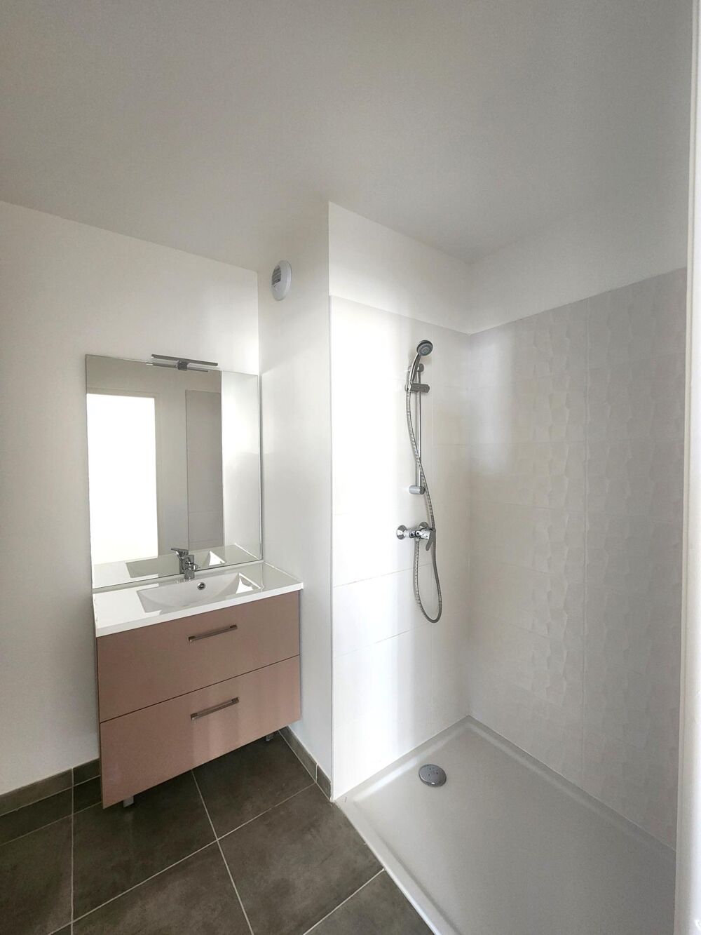 Vente Appartement Superbe Duplex T5 avec balcon panoramique – Bordeaux 33800 Bordeaux