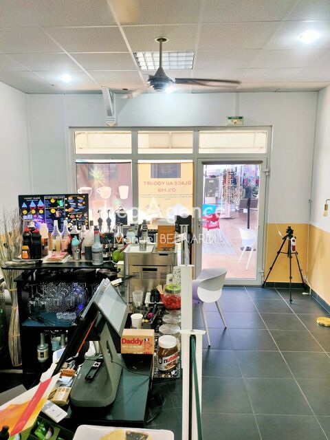 Local Commercial à Louer  25m² env  2 terrasses - 2 entrées 53000 97118 Saint-francois