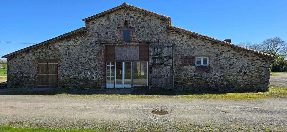 Vente Maison Grange d'Exception avec Étang sur 3,9Ha Rare à la Vente Chavagnes-en-paillers