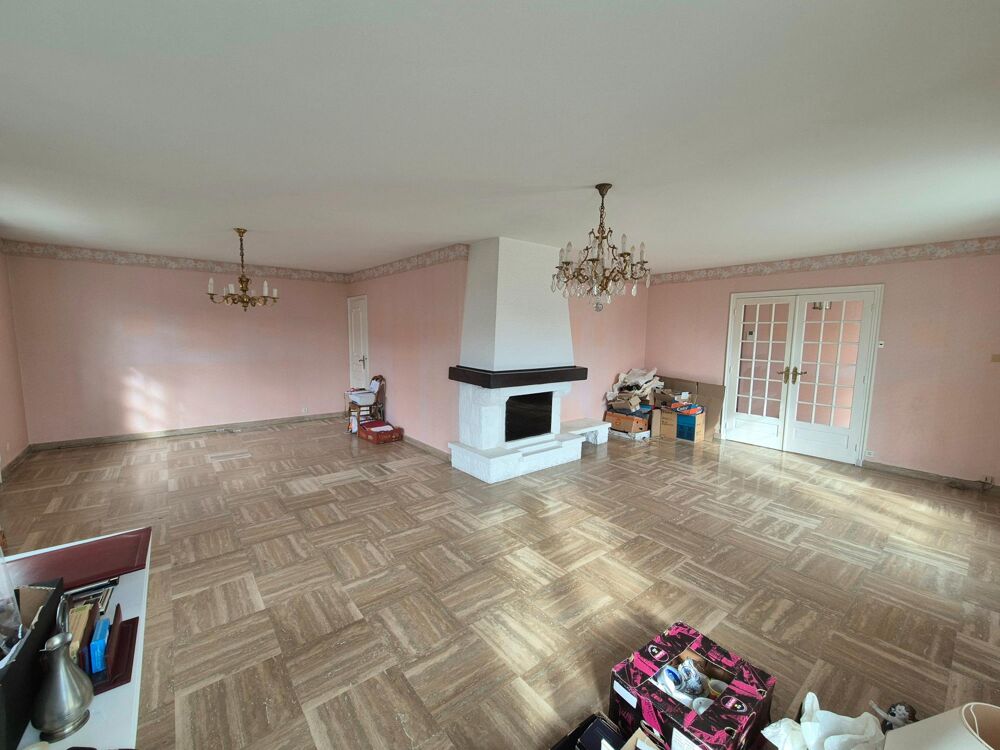 Belle maison individuelle avec de beaux volumes