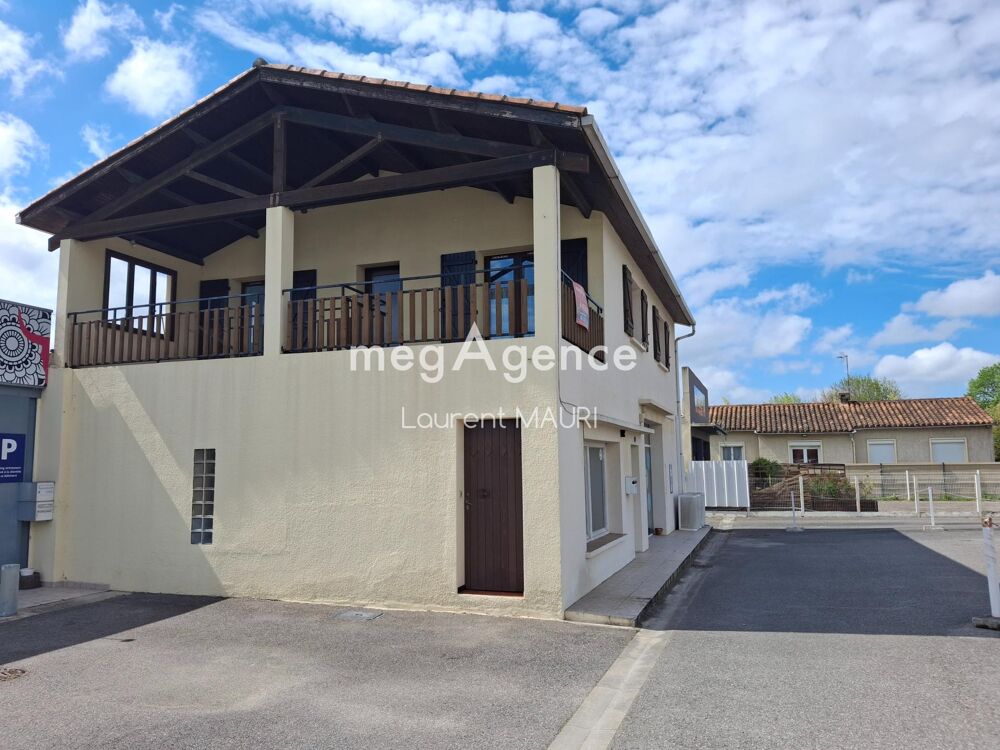 Immeuble comprenant 1 Appartement T3 avec terrasse environ 20m² + 2 Locaux Commerciaux.