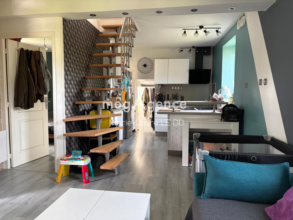 Vente Maison Maison pierre rénovée des années 30 enduite sur cave, 2 chambres Guerlesquin