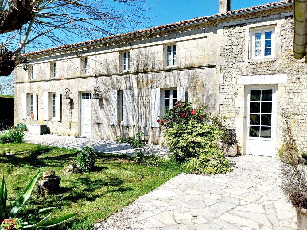 Vente Maison Maison charentaise à rénover – 210 m² – terrain arboré 3 500 m² – dépendances – profession libérale – Jonzac Saint-germain-de-lusignan