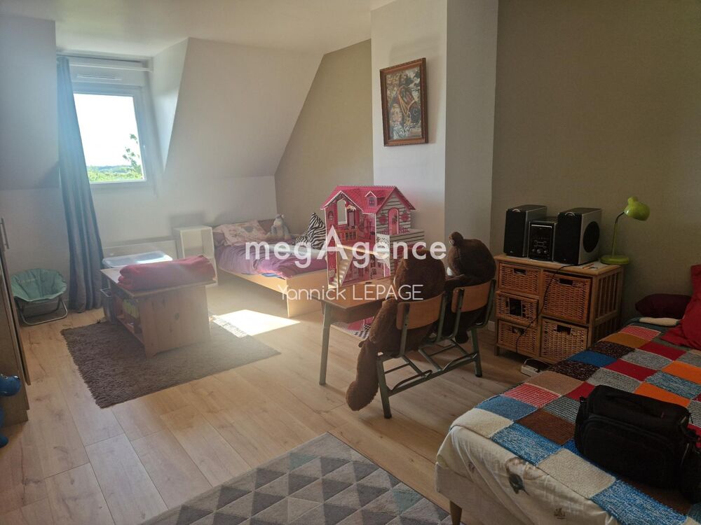 Propriété familiale de 140 m² sur 13 000 m² de terrain, au calme, avec dépendances et possibilité détang privé