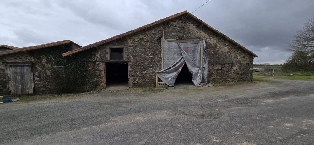 Grange de 300 m² à rénover.