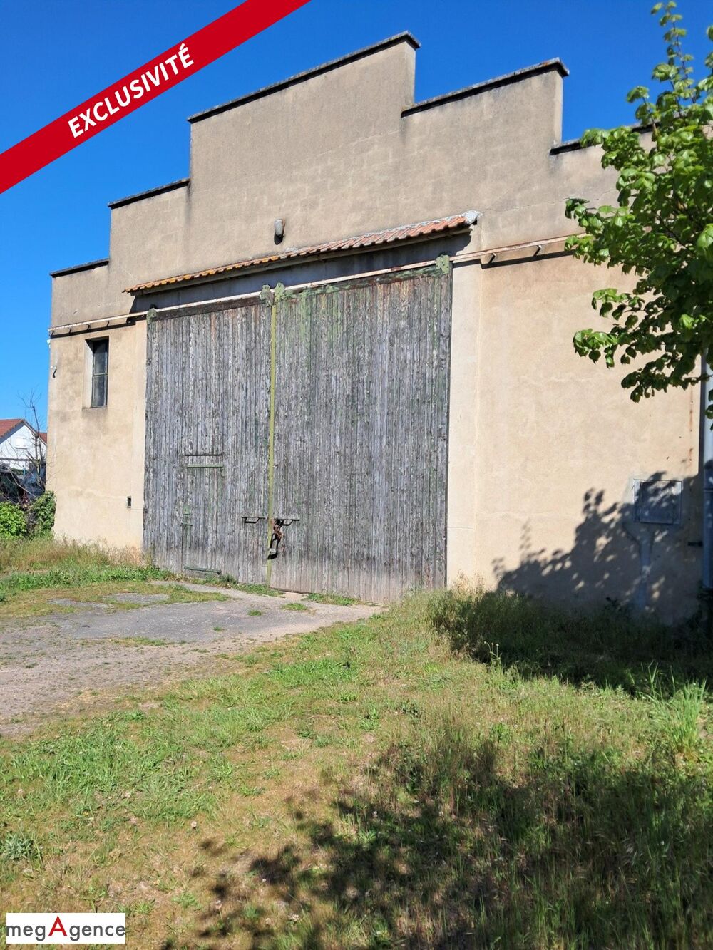 Vente Parking/Garage Garage/ Stockage 360 m² sur 715 m² de parcelle. Lapalisse