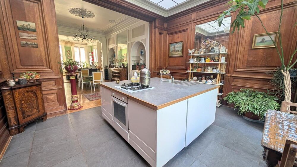 Vente Maison Maison centre ville avec cachet, très bon état technique, 6 chambres + T2 indépendant, jardin, garage Roubaix