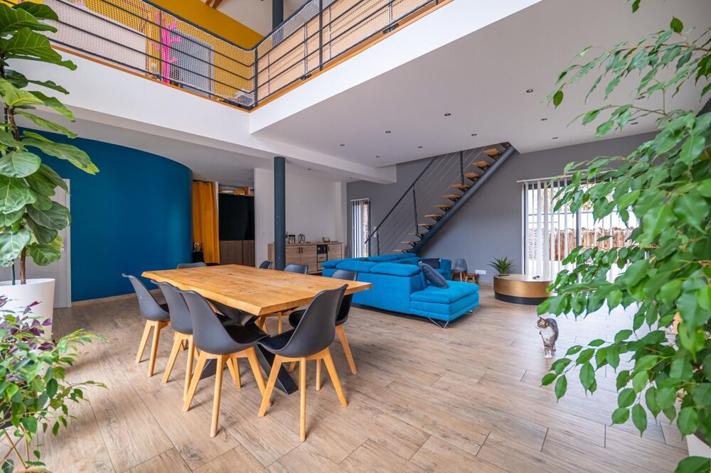 MAISON COMTEMPORAINE 206m²- PISCINE - DOUBLE GARAGE - JARDIN
