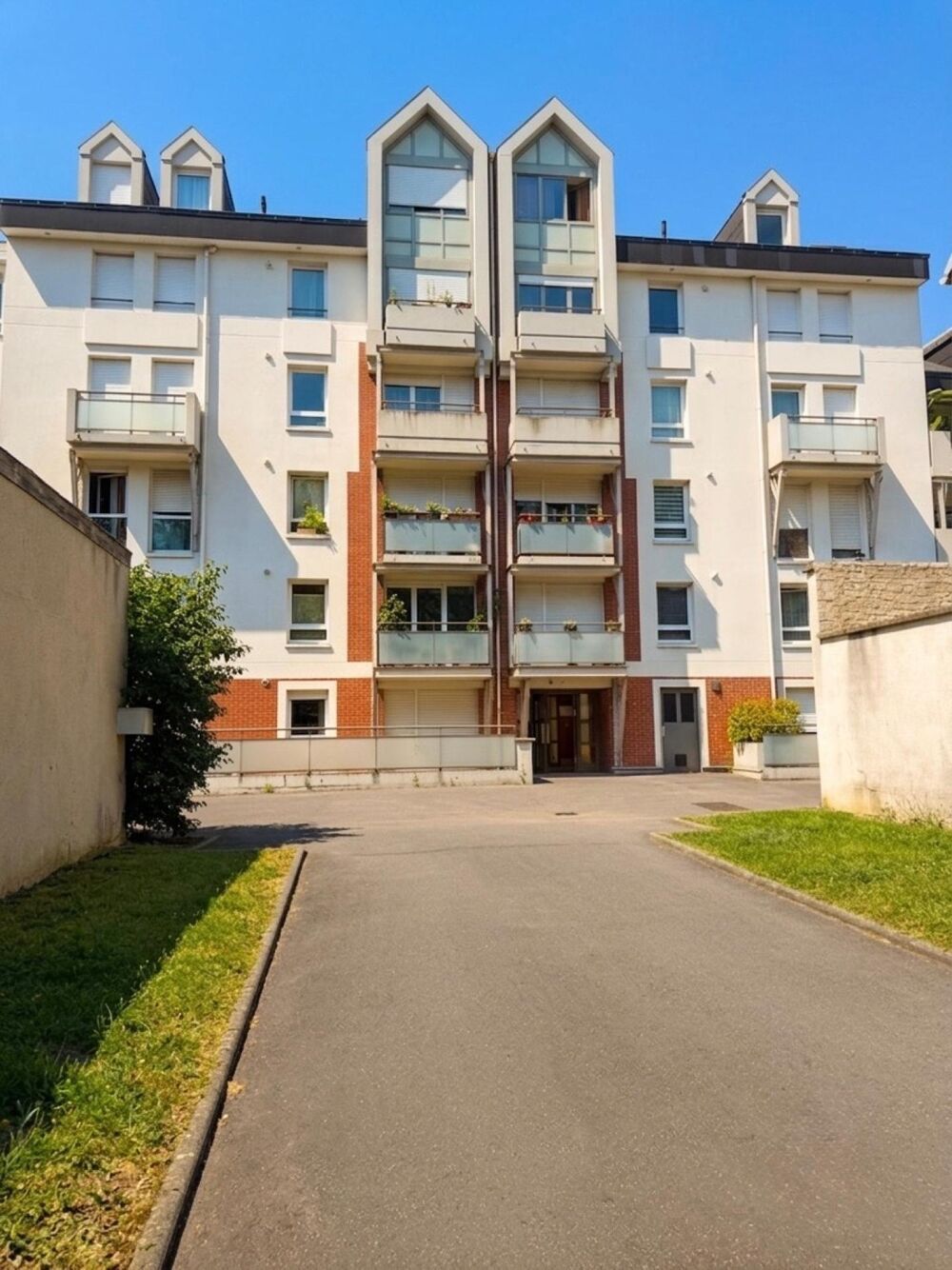 ROUEN RIVE GAUCHE - T3 Lumineux de 71m² avec Balcon et Box Fermé - Idéal Famille ou Investissement (800€/mois)