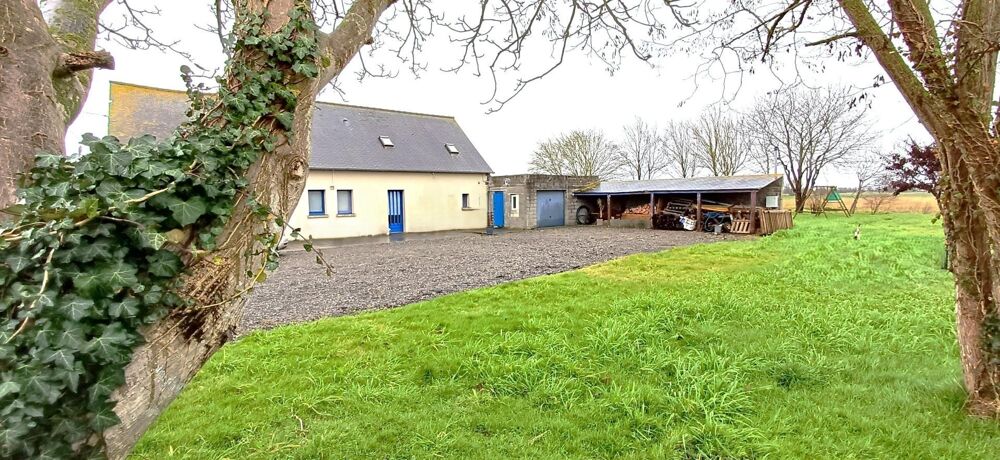 corps de ferme rénovée au Mont Dol à la campagne