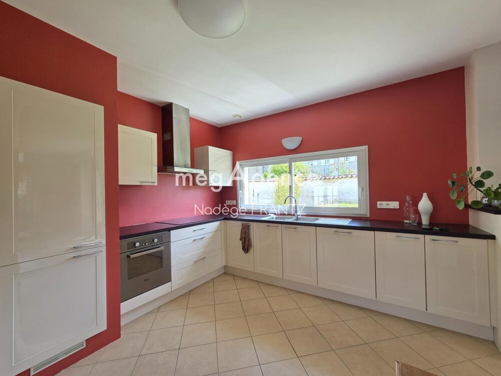 Vente Maison Maison de plain-pied rénovée à Aumagne – 2 chambres, jardin et dépendance Aumagne