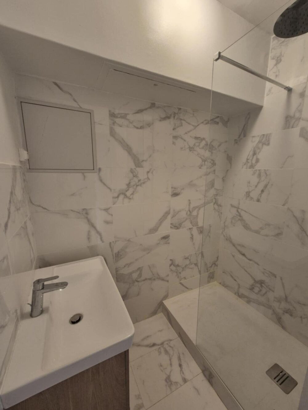 Grand T2 rénové: Chauffage + eau chaude + froide inclu!!