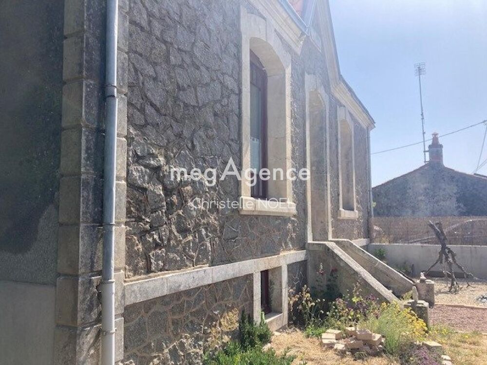 Maison sur sous sol,entouré de verdure,terrain constructible