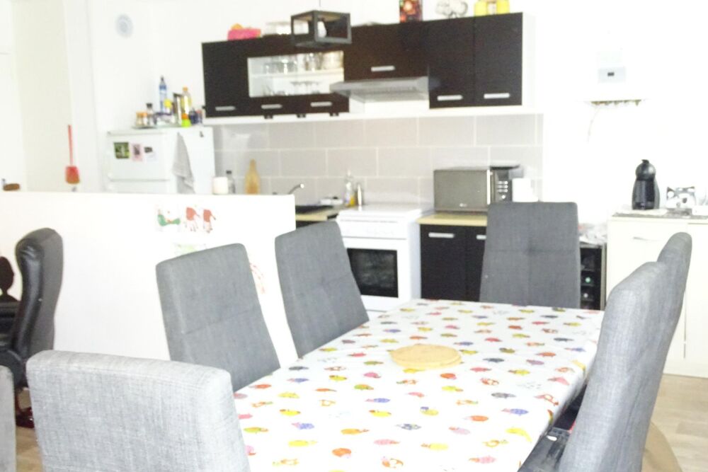 Vente Appartement Investisseur-T4 d'environ 79 m² avec balcon- 3 chambres Fougeres