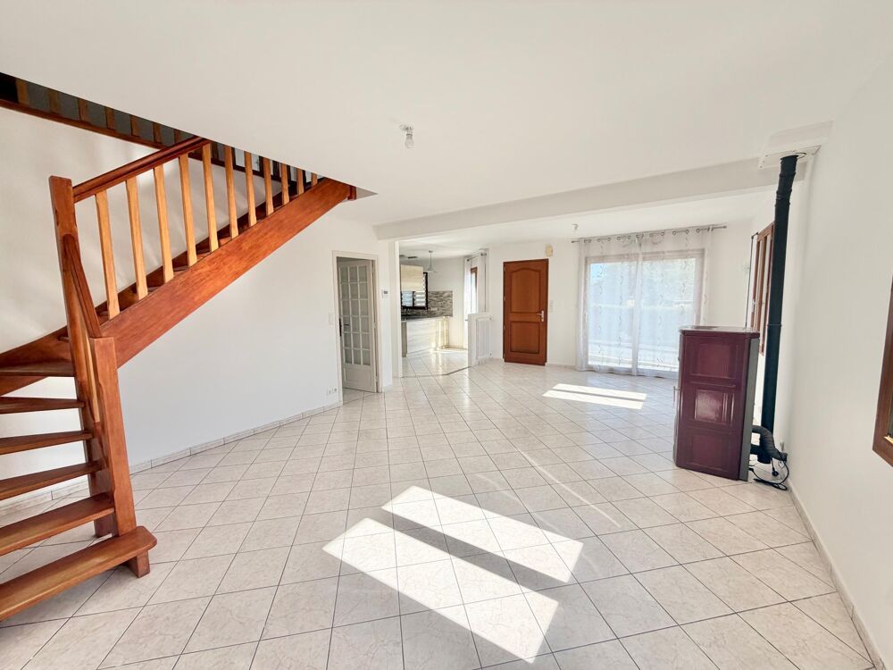 Maison familiale 121 m²  4 chambres  Sous-sol complet  Terrain clos de 606 m²