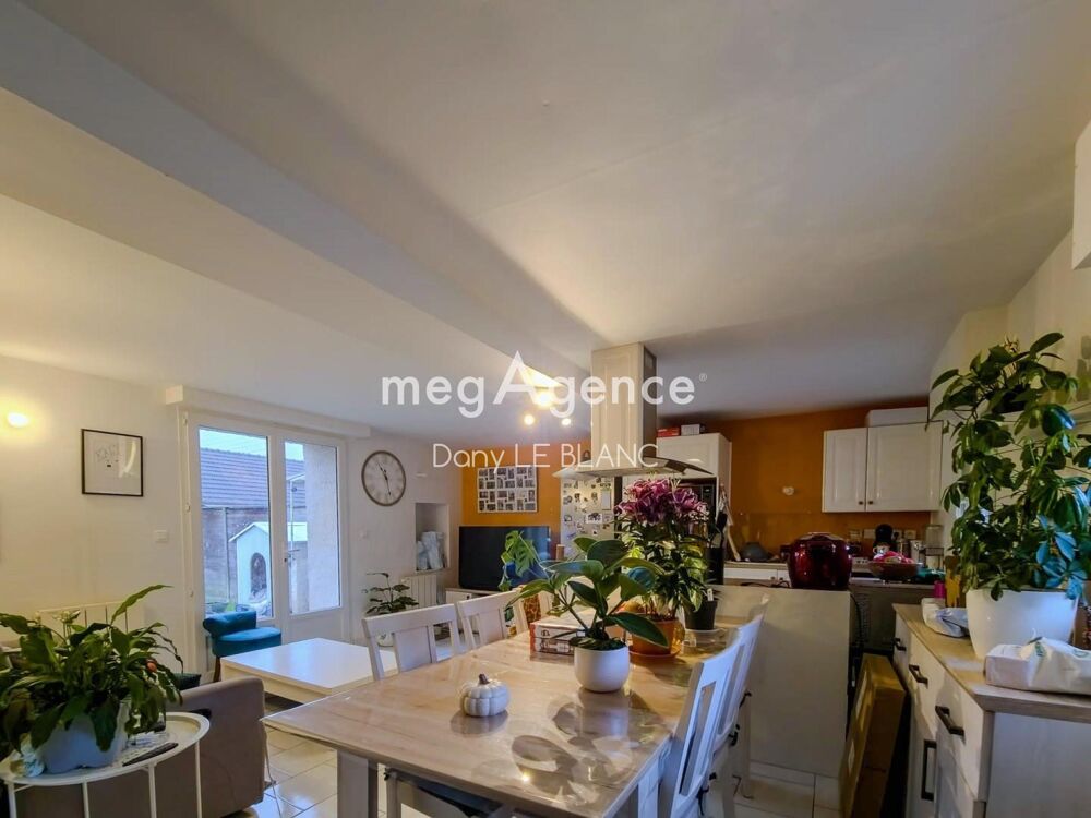 Vente Immeuble Ensemble immobilier – 4 appartements + maison + grange Jouy