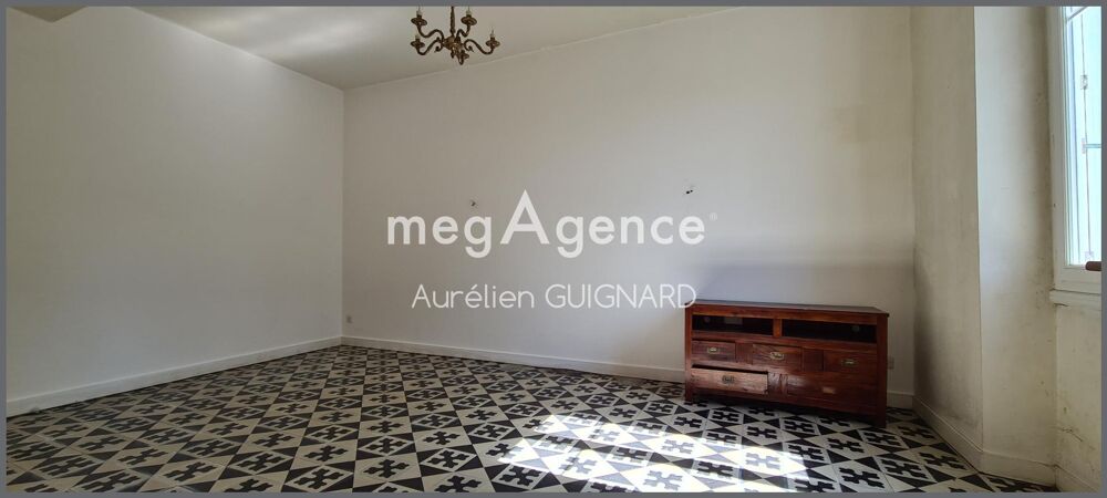 4 chambres, bel espace en pelouse avec garage et une dépendance
