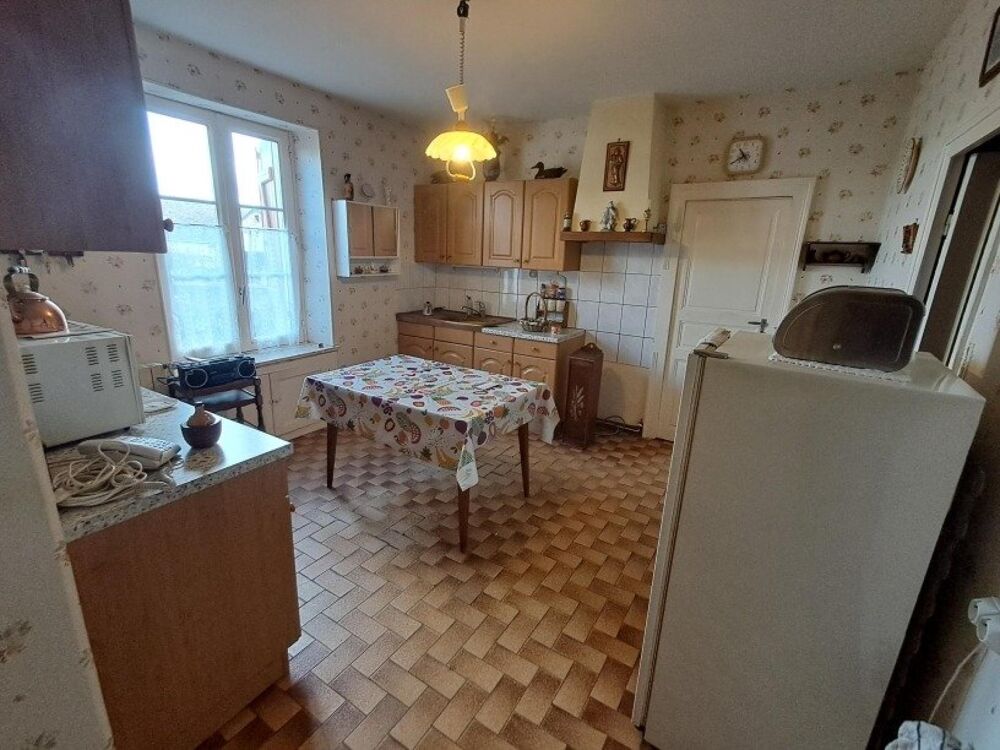 Vente Maison Maison de bourg sur 1000 m2 de terrain avec double garage indépendant Le breil-sur-merize