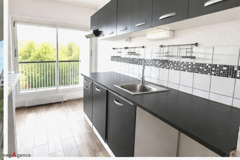 F2 lumineux avec balcon  Cergy Préfecture