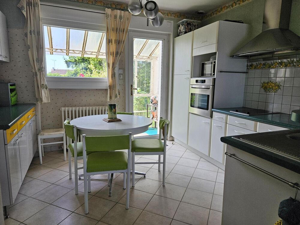 Maison de ville de plain-pied 62m² + garage , grand hangar terrain 1300m²