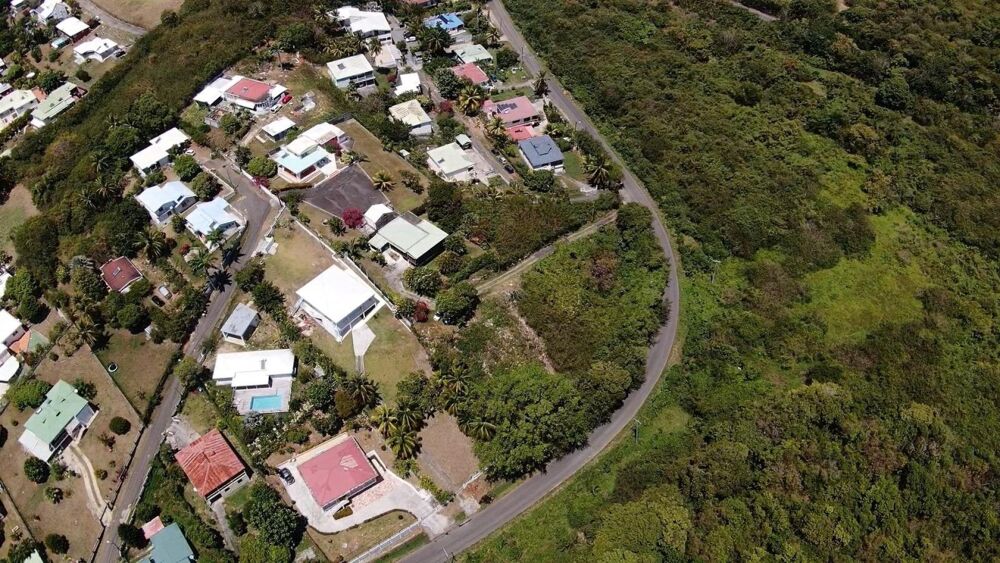 Vente Terrain Investissez à Sainte-Anne: terrain en pente à saisir Sainte-anne