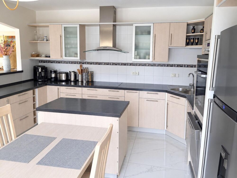 Vente Maison Maison T9 sur jardin clos avec piscine. Ploeren