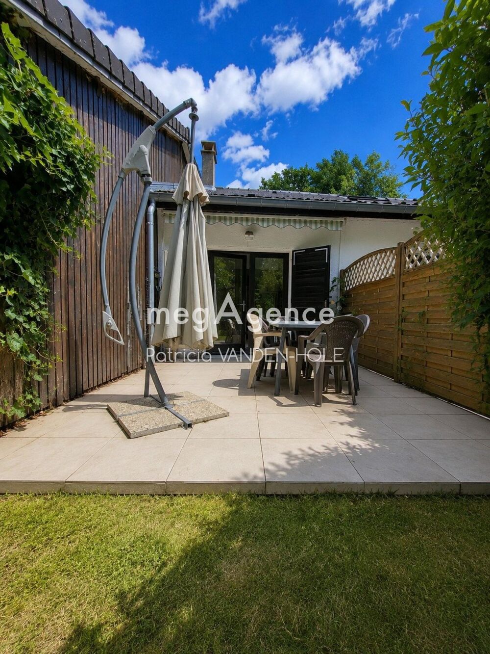 Maison avec jardin dans un domaine sécurisé, résidentiel et sportif avec piscines, golf et spa a 1h de Paris
