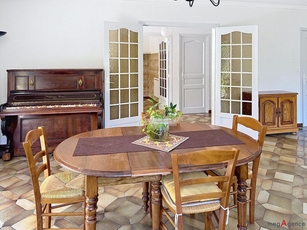 Maison familiale de 221 m² sur 1 800 m² de terrain