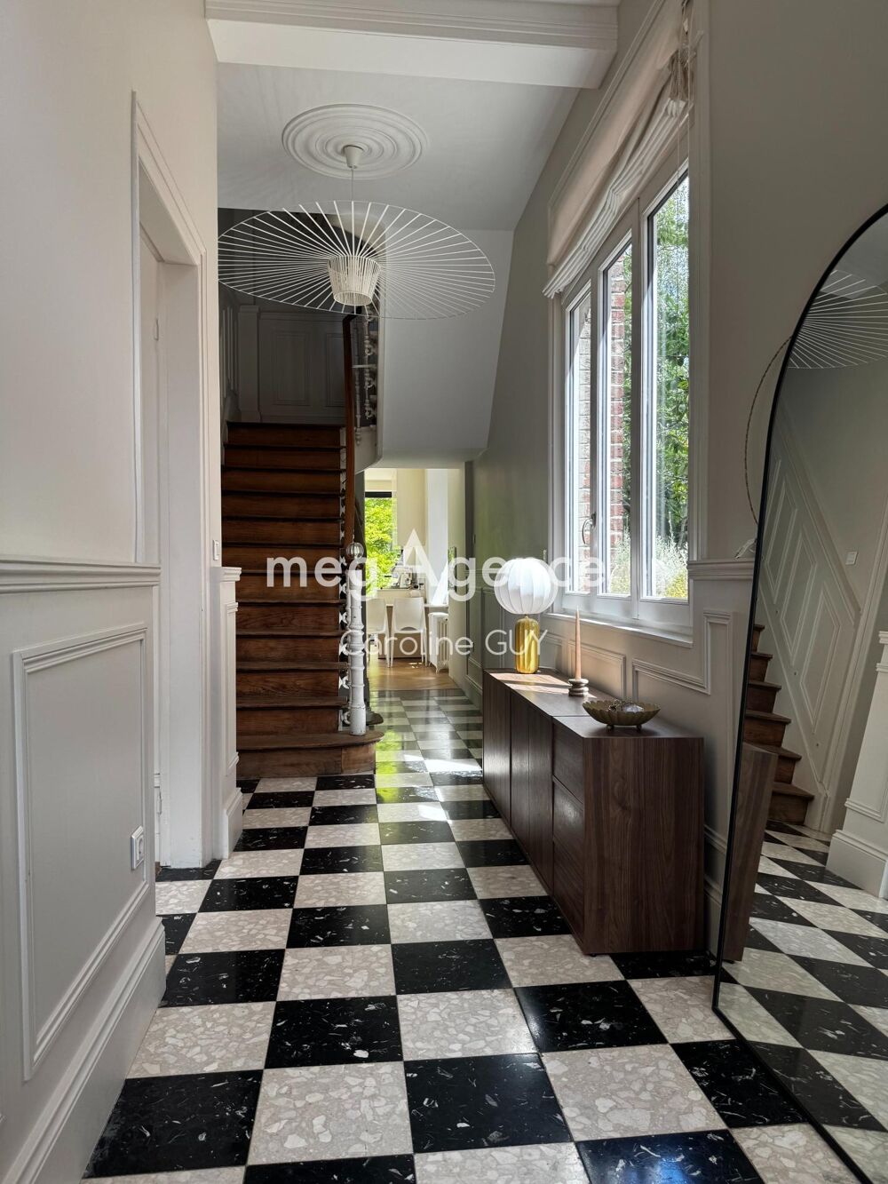 Très belle maison de ville, de 166m2, 5 chambres, jardin et dépendance
