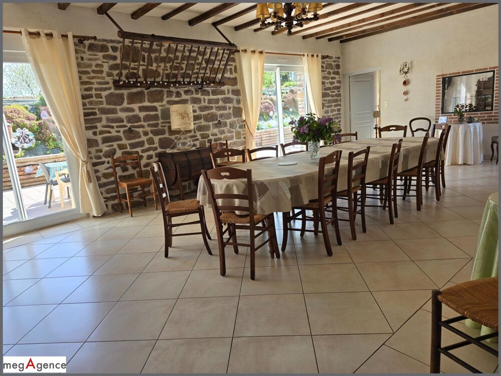 Longère 220 m², 10 pièces sur 2540 m² de terrain