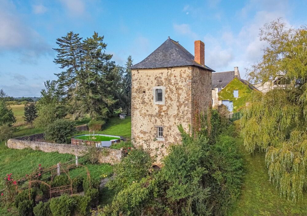 Manoir du XIIIe siècle et XVIe siècle de 295 m², son parc et ses dépendances
