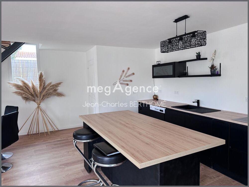 Proche toutes commodités, Maison de 110m2 habitable entièrement rénovée, 3 chambres, jardin, terrasse.