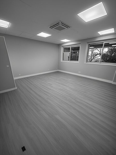 local commercial ou bureau 560 42000 Saint-etienne