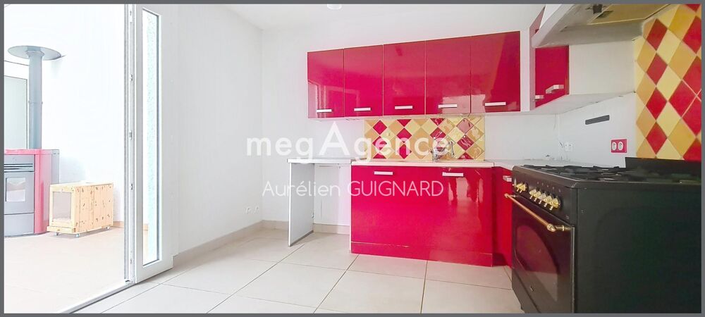 3 Chambres et 1 bureau. Bel espace en pelouse.