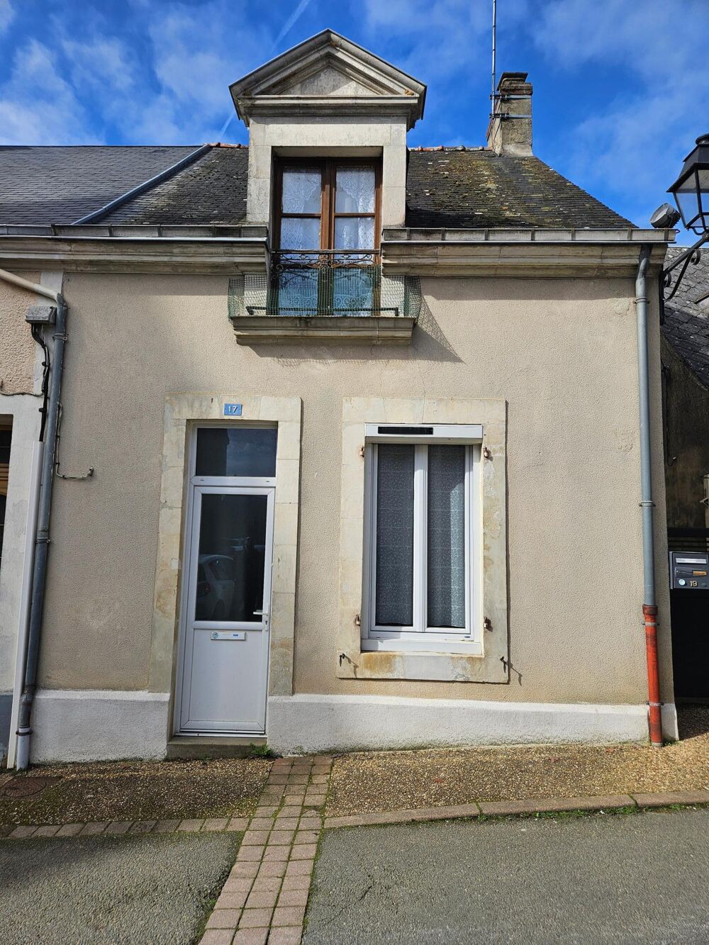 Lot de deux maisons, un garage et un terrain indépendants
