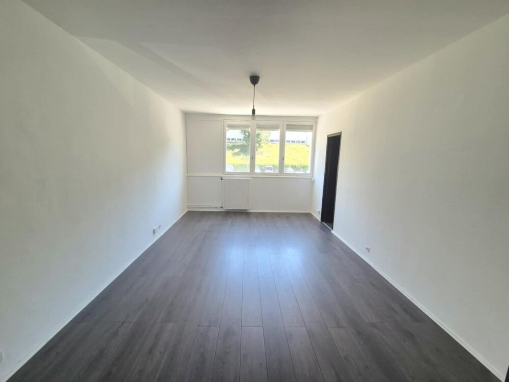 Location Appartement Prox cours Fauriel/ Parc Europe : Non meublé : 3 chambres, balcon, parking. LOYER TOUT COMPRIS !! Saint-etienne