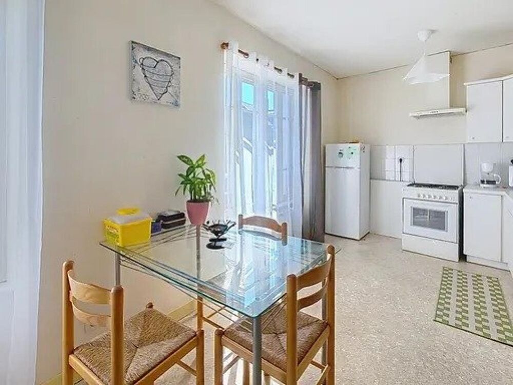 Appartement T3 - centre COMBOURG - 1 er étage - 2 chambres
