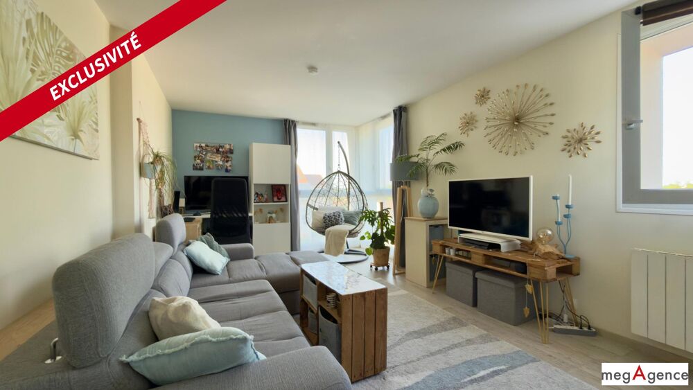 Appartement duplex rénové, spacieux, vue dégagée.