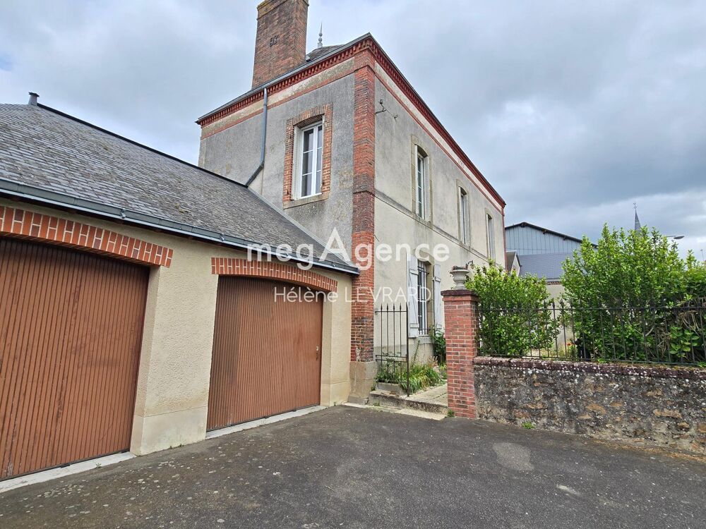 Maison de caractère avec jardin clos et double garage