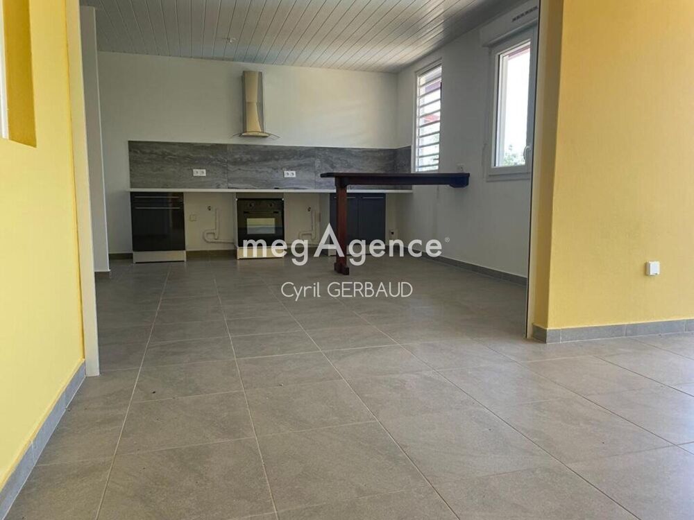 A vendre appartement T3 récent à Rémire-Montjoly, loué, dans une résidence sécurisée.